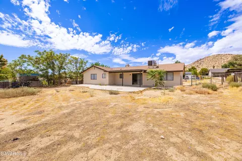 Exterior - 39514 E 167th St, Palmdale, CA 93591 photo 3 of 4