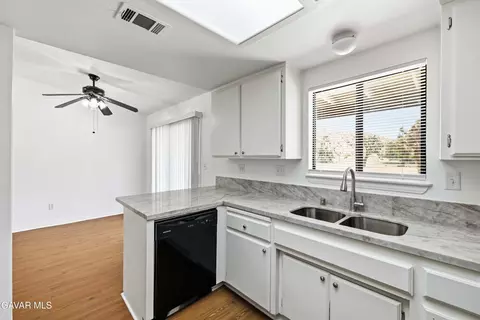 Kitchen - 39514 E 167th St, Palmdale, CA 93591 photo 3 of 4