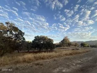 22800 Tom Ct, Tehachapi, CA 93561 photo 2