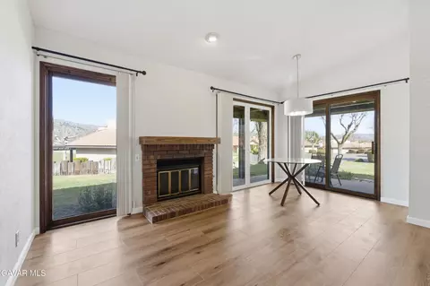 Living - 28881 Shannon Ct #27, Tehachapi, CA 93561 photo 2 of 3