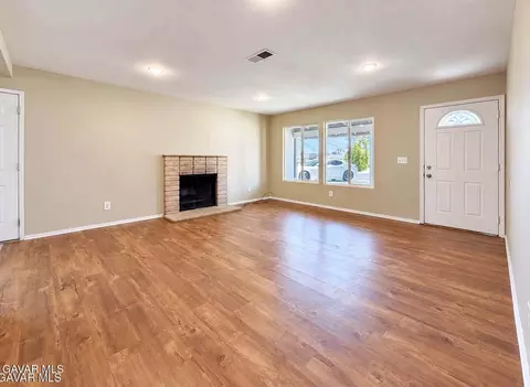 Living - 40205 E 162nd St, Palmdale, CA 93591 photo 1 of 2