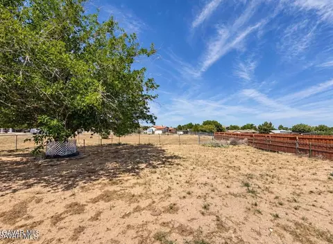 Exterior - 40205 E 162nd St, Palmdale, CA 93591 photo 3 of 4