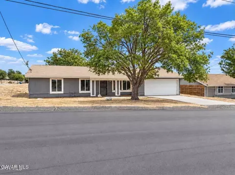 Exterior - 40205 E 162nd St, Palmdale, CA 93591 photo 2 of 4