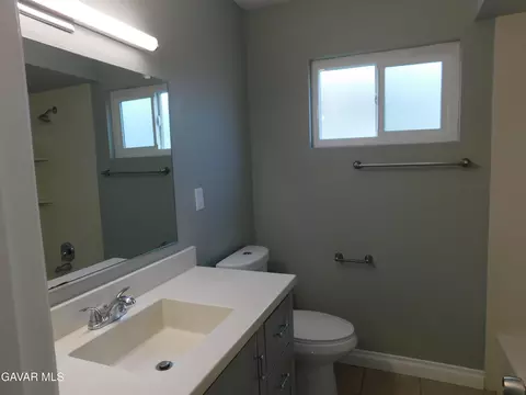 Bath - 332 Perdew Ave, Ridgecrest, CA 93555 photo 3 of 5