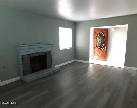 Living - 332 Perdew Ave, Ridgecrest, CA 93555 photo 2 of 5