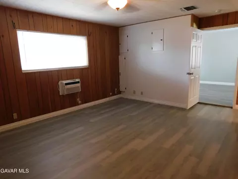 Living - 332 Perdew Ave, Ridgecrest, CA 93555 photo 4 of 5