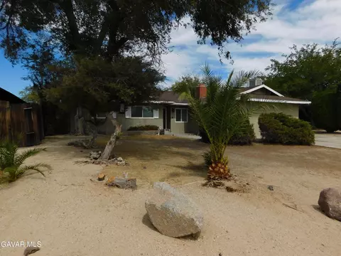Exterior - 332 Perdew Ave, Ridgecrest, CA 93555 photo 2 of 21
