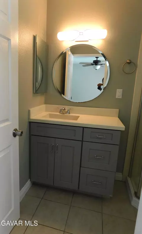 Bath - 332 Perdew Ave, Ridgecrest, CA 93555 photo 2 of 5