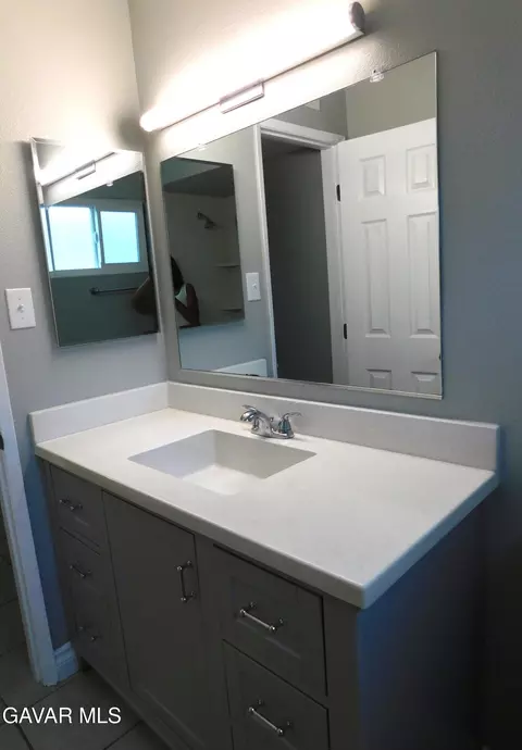 Bath - 332 Perdew Ave, Ridgecrest, CA 93555 photo 5 of 5