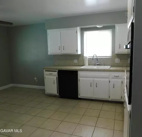 Kitchen - 332 Perdew Ave, Ridgecrest, CA 93555 photo 1 of 3
