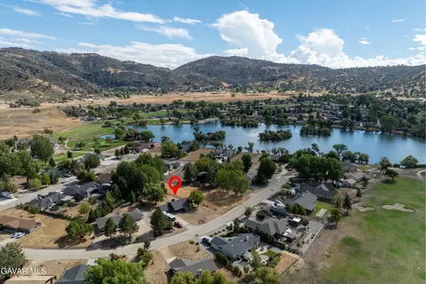 View/Area - 23940 Coral Springs Ln, Tehachapi, CA 93561 photo 2 of 10