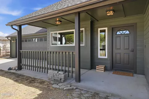 Exterior - 23940 Coral Springs Ln, Tehachapi, CA 93561 photo 2 of 3