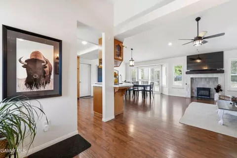 Entry Way - 23940 Coral Springs Ln, Tehachapi, CA 93561 photo 1 of 4