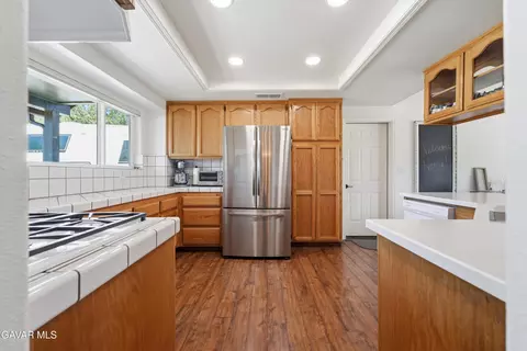 Kitchen - 23940 Coral Springs Ln, Tehachapi, CA 93561 photo 2 of 2