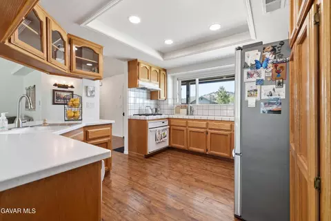 Kitchen - 23940 Coral Springs Ln, Tehachapi, CA 93561 photo 1 of 2