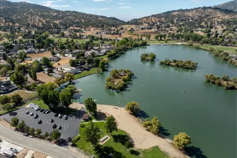 View/Area - 23940 Coral Springs Ln, Tehachapi, CA 93561 photo 9 of 10