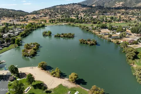 View/Area - 23940 Coral Springs Ln, Tehachapi, CA 93561 photo 7 of 10