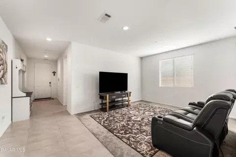 Entry Way - 6550 Campbell St, Palmdale, CA 93552 photo 4 of 6