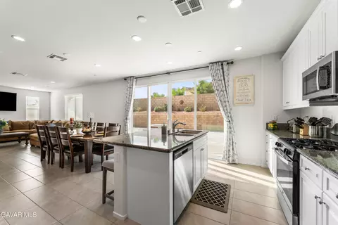 Kitchen - 6550 Campbell St, Palmdale, CA 93552 photo 3 of 4