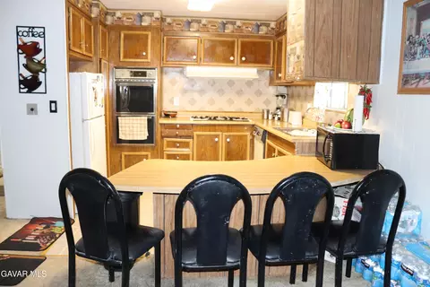 Kitchen - 1301 E Avenue I #SPC 90, Lancaster, CA 93535 photo 2 of 2