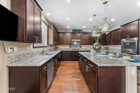 Kitchen - 43904 Windrose Pl, Lancaster, CA 93536 photo 2 of 3