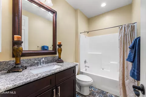 Bath - 43904 Windrose Pl, Lancaster, CA 93536 photo 1 of 4