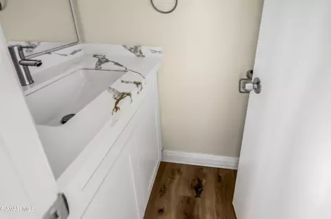 Bath - 2810 Juniper Dr, Palmdale, CA 93550 photo 4 of 10