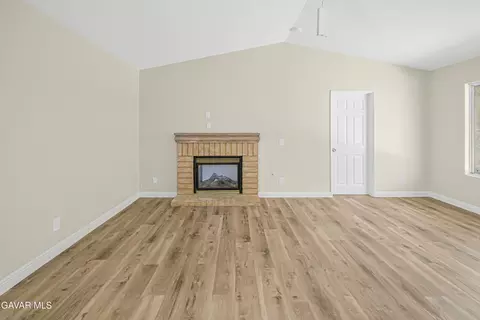 Living - 2810 Juniper Dr, Palmdale, CA 93550 photo 8 of 11