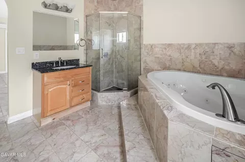 Bath - 2810 Juniper Dr, Palmdale, CA 93550 photo 8 of 10
