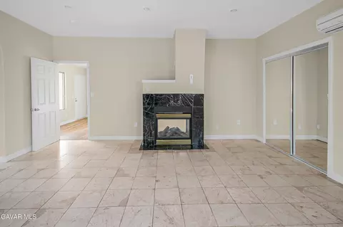 Living - 2810 Juniper Dr, Palmdale, CA 93550 photo 10 of 11