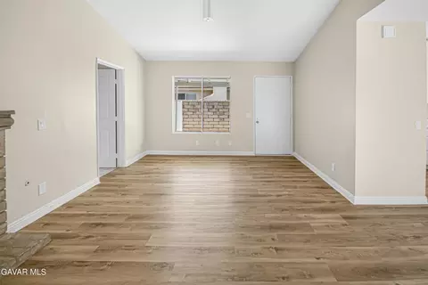 Living - 2810 Juniper Dr, Palmdale, CA 93550 photo 6 of 11