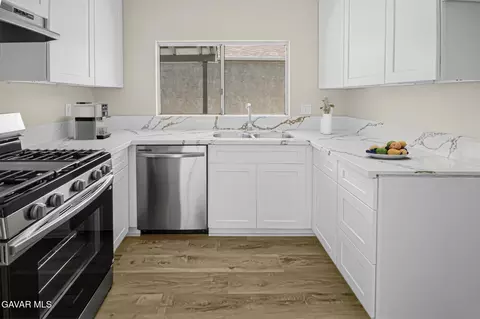 Kitchen - 2810 Juniper Dr, Palmdale, CA 93550 photo 2 of 3