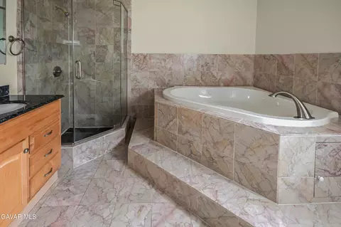 Bath - 2810 Juniper Dr, Palmdale, CA 93550 photo 6 of 10