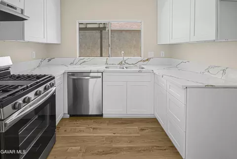 Kitchen - 2810 Juniper Dr, Palmdale, CA 93550 photo 3 of 3