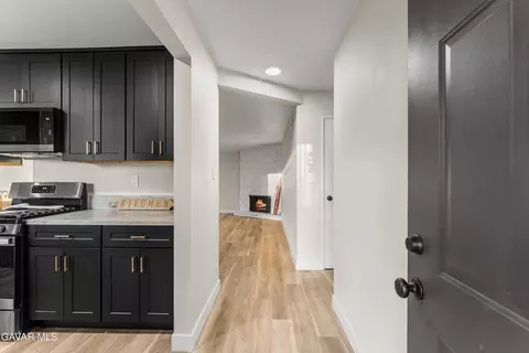 Entry Way - 45020 Lorimer Ave, Lancaster, CA 93534 photo 1 of 1