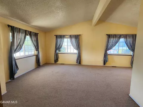 Living - 45465 E 25th St #SPC 176, Lancaster, CA 93535 photo 3 of 10