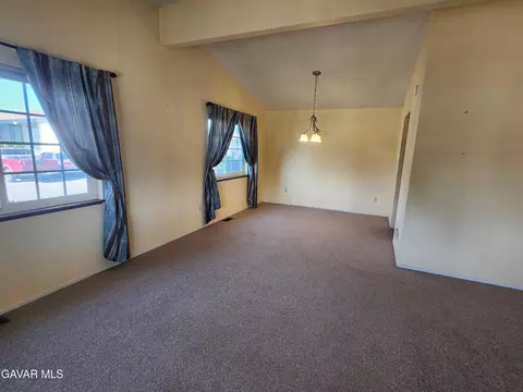 Living - 45465 E 25th St #SPC 176, Lancaster, CA 93535 photo 4 of 10