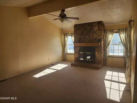 Living - 45465 E 25th St #SPC 176, Lancaster, CA 93535 photo 7 of 10