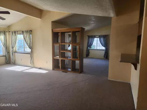 Living - 45465 E 25th St #SPC 176, Lancaster, CA 93535 photo 10 of 10