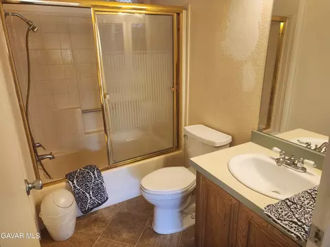 Bath - 45465 E 25th St #SPC 176, Lancaster, CA 93535 photo 1 of 6