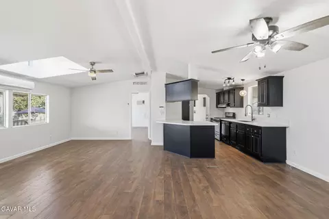 Living - 45465 25th St #SPC 93, Lancaster, CA 93535 photo 2 of 4