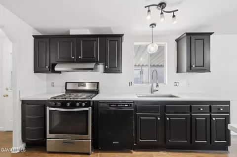 Kitchen - 45465 25th St #SPC 93, Lancaster, CA 93535 photo 3 of 4