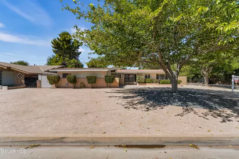 Exterior - 1152 E Avenue J1, Lancaster, CA 93535 photo 3 of 10