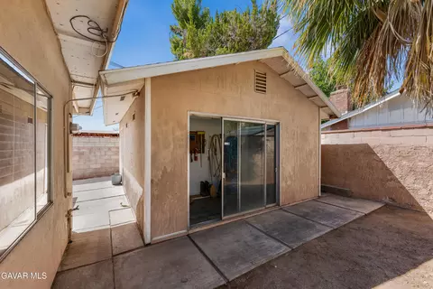 Exterior - 1152 E Avenue J1, Lancaster, CA 93535 photo 10 of 10