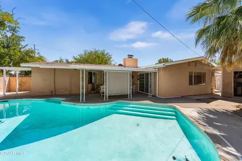 Exterior - 1152 E Avenue J1, Lancaster, CA 93535 photo 8 of 10