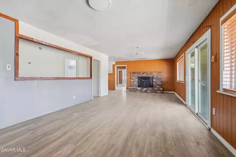 Living - 11221 Valle Vista Rd, Phelan, CA 92371 photo 2 of 3