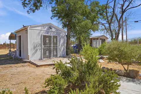 Exterior - 11221 Valle Vista Rd, Phelan, CA 92371 photo 2 of 6