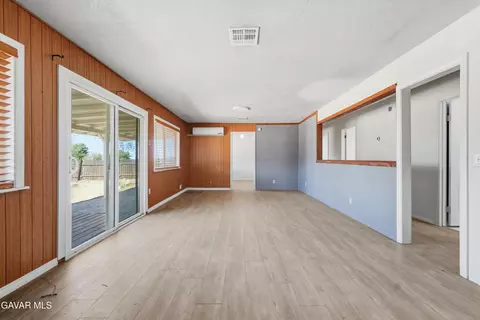 Living - 11221 Valle Vista Rd, Phelan, CA 92371 photo 1 of 3