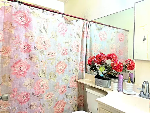 Bath - 38510 E 159th St, Palmdale, CA 93591 photo 1 of 1