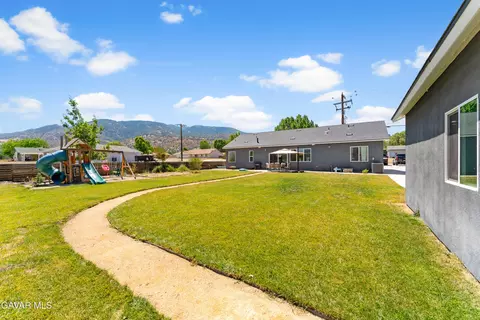 Exterior - 28301 Stallion Springs Dr, Tehachapi, CA 93561 photo 2 of 8